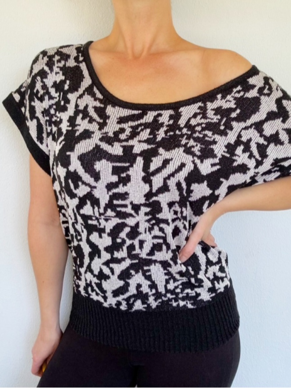 Nine West black gray leopard print off-shoulder knit sweater top size medium